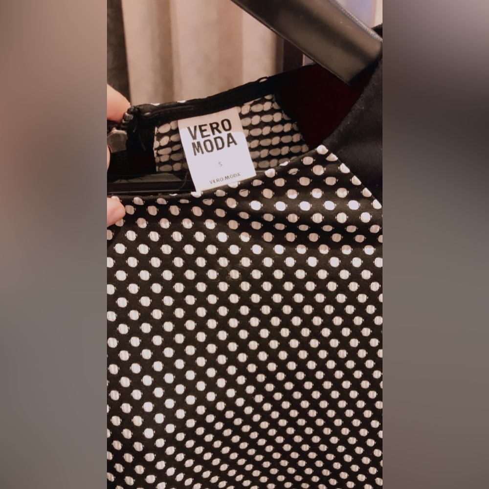 VERO MODA’s Stunning Black and White top for girls! - Picture 3 of 5